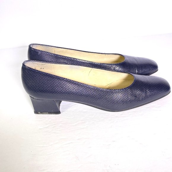 Stuart Weitzman Classic Navy Block Heel Pump Square Toe Vintage Women's 9 AA - Picture 16 of 16